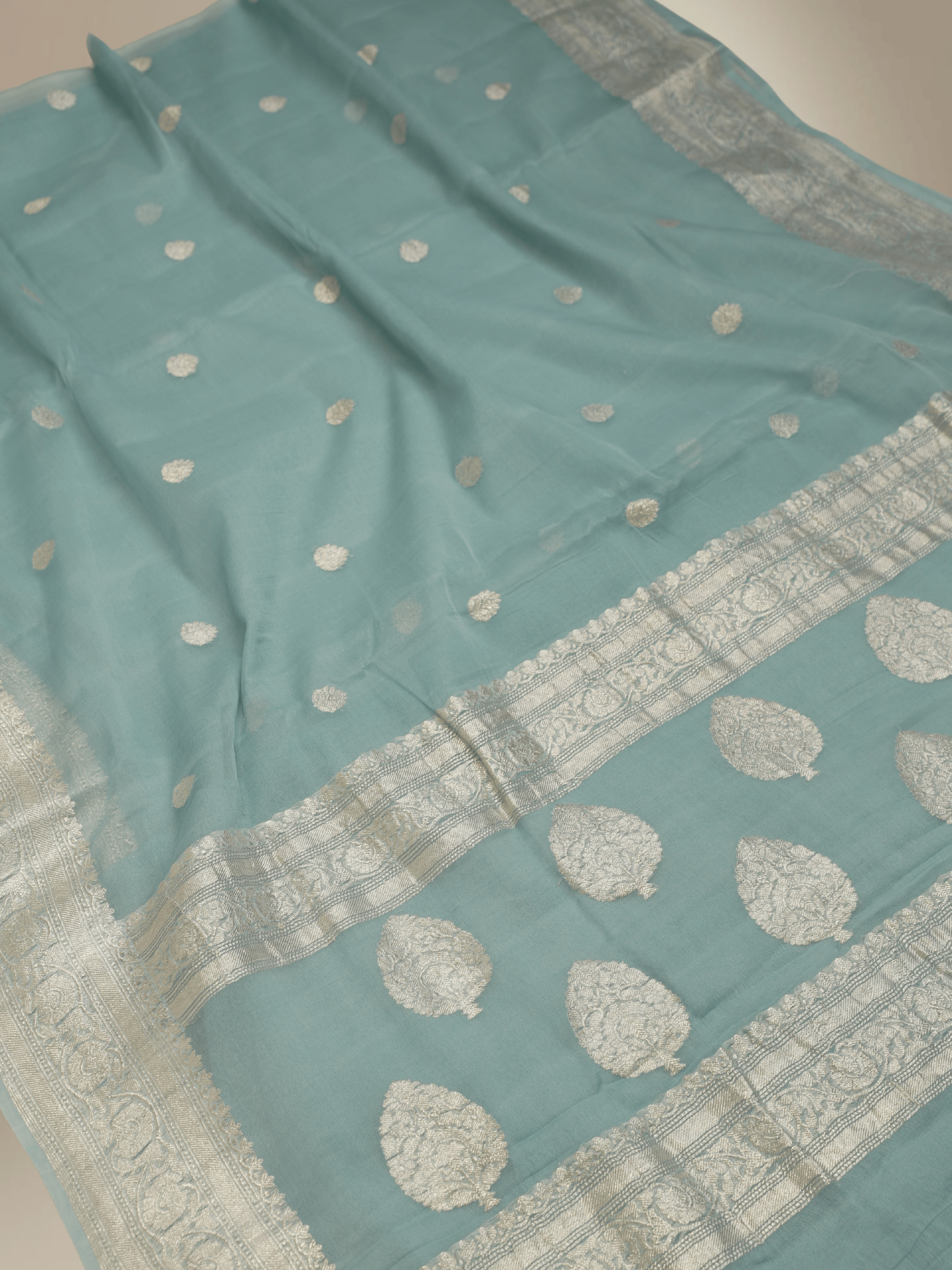 Pure Georgette kadua Banarasi Handloom Saree - Light Grey