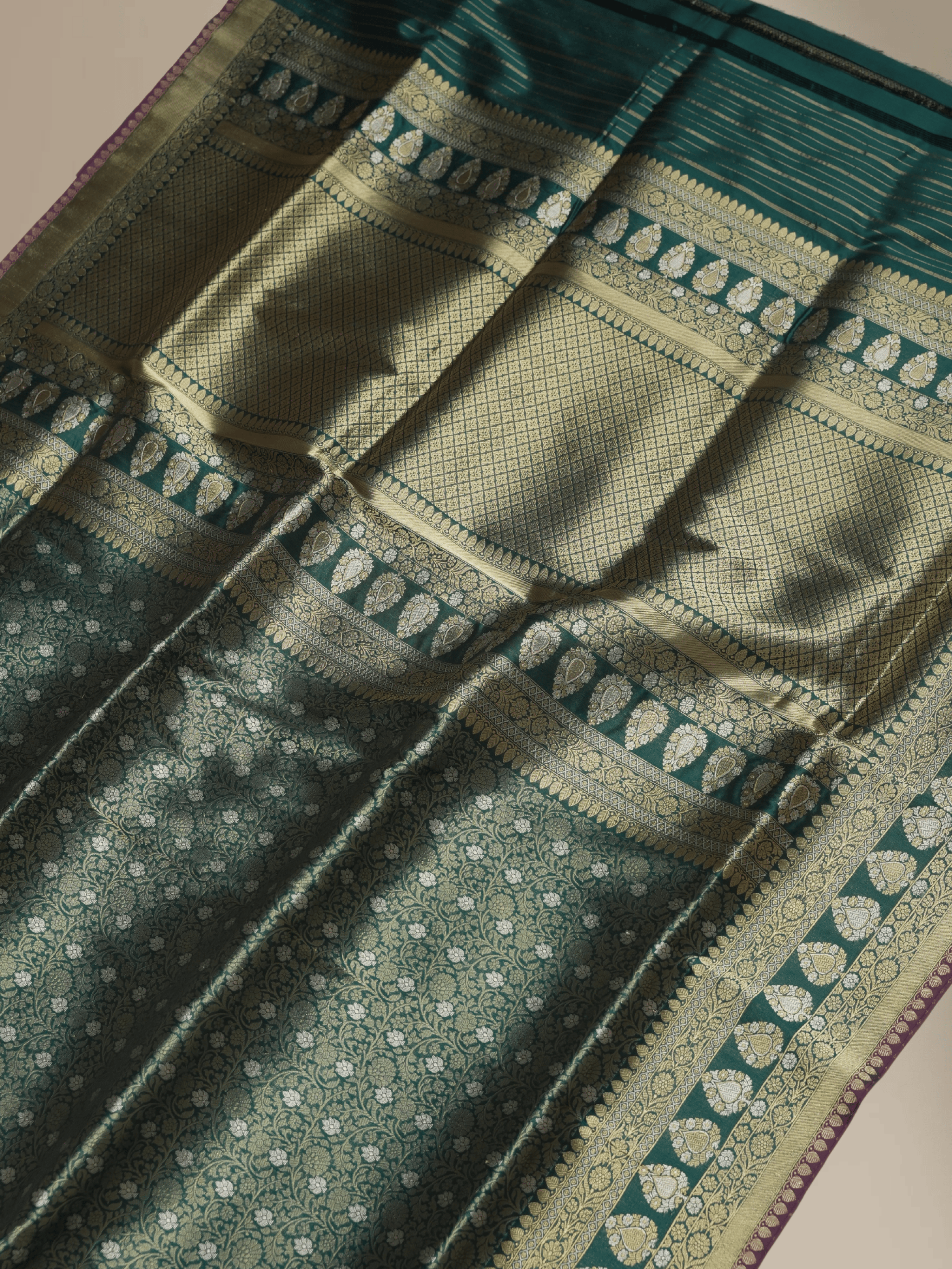 Royal Green Pure Katan Silk kadiyal Jaal Handloom Banarasi Sarees