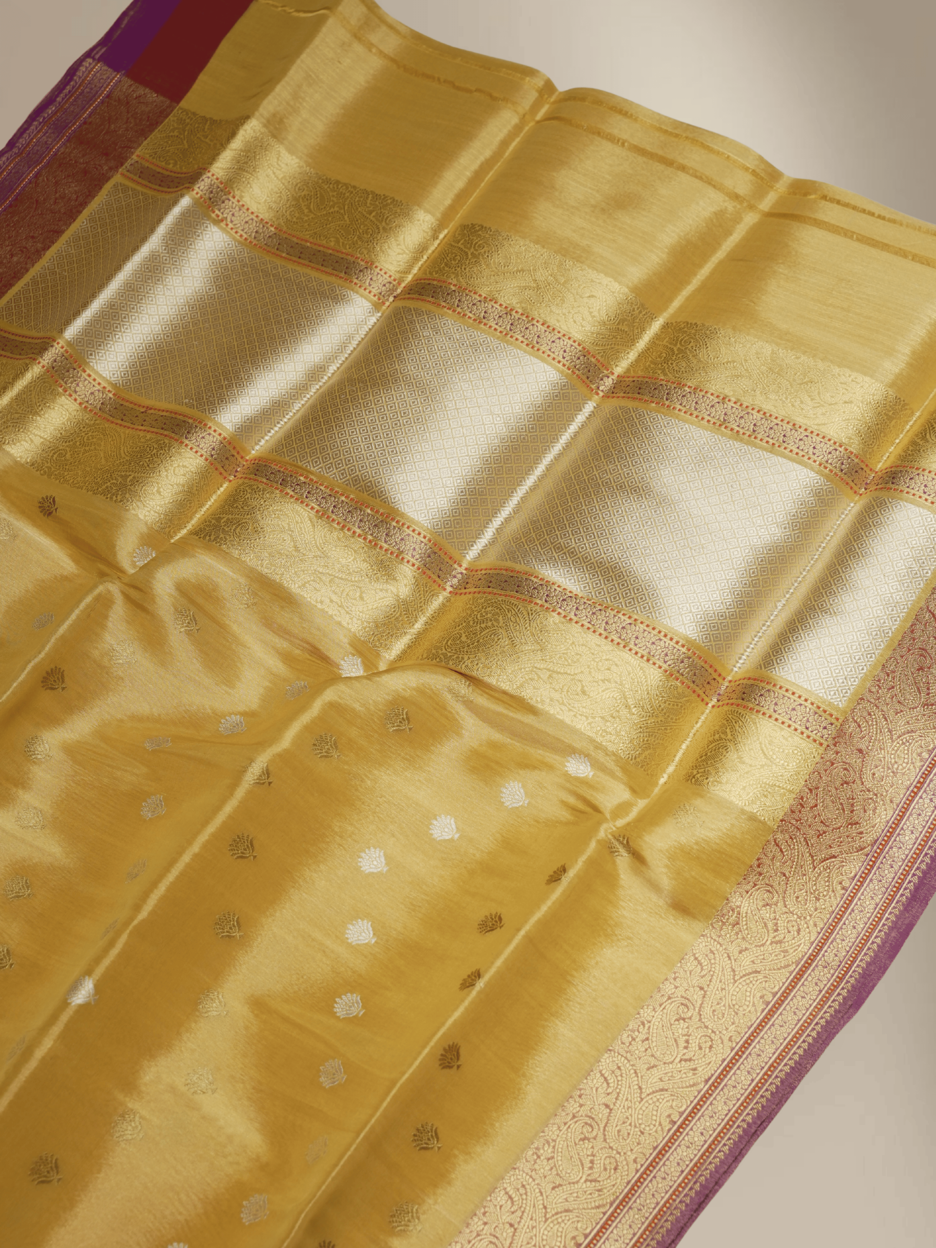 Gold Pure Tissue Silk Ropa Sona Kadiyal Booti Handloom Banarasi sarees